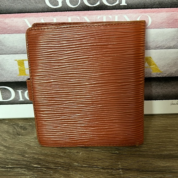 GUC Louis Vuitton Epi compact wallet - Picture 5 of 5